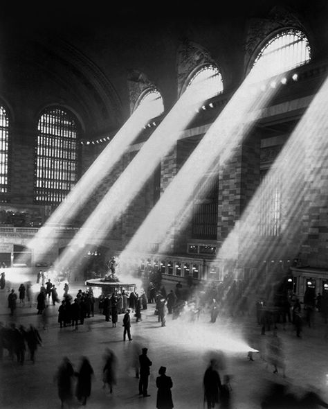 Grand Central Station, NYC 1941 #travel The light doesn't stream in like this anymore, because the buildings around are too tall. Beams Of Light, Penn Station, Grand Central Terminal, Grand Central Station, Affinity Photo, Grand Central, Vintage New York, Central Station, Bw Photo