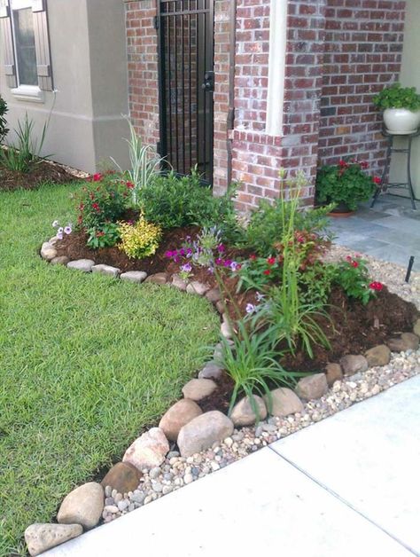 Garden Ideas Backyard, Fence Border, Mulch Landscaping, Stone Landscaping, Small Front Yard Landscaping, Corner Garden, Front Landscaping, Rock Garden Landscaping, Yard Landscaping Ideas