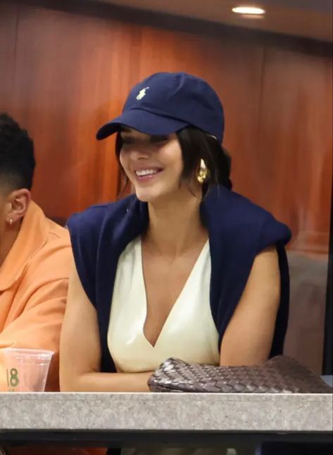 Kendall Jenner Gold Earrings, Ralph Lauren Hats Women, Kendall Jenner Ralph Lauren, Polo Baseball Cap Outfit, Kendall Jenner Polo Hat, Kendall Jenner Hat Outfits, Ralph Lauren Cap Outfit Woman, Kendall Jenner Bottega Earrings, Ralph Lauren Baseball Cap Outfit