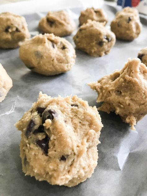 Joanna Gaines's Silo Cookies Are Basically a Melting Pot of All Your Favorite Ingredients Silo Cookies, Magnolia Recipes, Joanna Gaines Recipes, Giant Cookies, Silos Baking Co, Oatmeal Chocolate Chip Cookie Recipe, Large Cookies, Peanut Butter Crunch, Monster Cookie