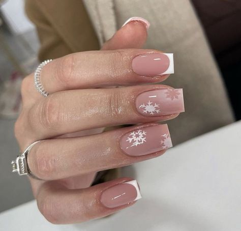 French Winter Nails Snowflake 2023-2024 16 Ideas: Embrace the Frosty Glamour - women-club.online Gel Nails Christmas Short, Minimalistic Winter Nails, Simple Winter Nails Short Gel, Short White Winter Nails, Simple Christmas Nails Short French Tip, Nails For Winter Short, Winter Short Nails Ideas, Winter Christmas Nails Simple Short, Christmas French Tip Nails Square