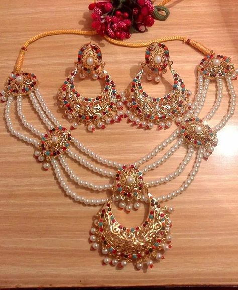 Hyderabadi Jewellery, Hyderabadi Jewelry, Jadau Jewellery, Bridal Jewelry Sets Brides, Bridal Necklace Designs, Bridal Jewelry Vintage, Indian Jewelry Earrings, Jewelry Set Design, Bridal Accessories Jewelry