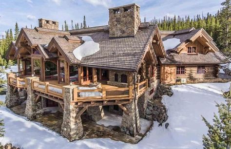 We've gathered 8 of the most stunning log cabin homes in America that boast spectacular views, exquisite floor plans and immaculate attention to detail. Log Cabin Mansions, Chalet House, Cabin Mansion, How To Build A Log Cabin, Log Cabin Homes, Log Home, Mountain Homes, Cabins And Cottages, A Log