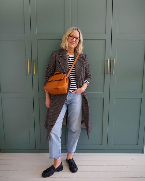 Alex Stedman (@alexandra.stedman) posted on Instagram • Feb 21, 2022 at 5:17pm UTC Alexandra Stedman, Alex Stedman, Classic Work Style, Creative Outfits, Comfy Flats, Jeans Look, Minimalist Capsule Wardrobe, Fall Winter Wardrobe, Work Style