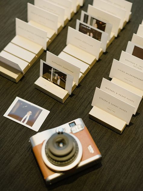 Photos For Wedding, Creative Guest Book, Wedding Guest Book Table, Polaroid Wedding, Polaroid Guest Book, Guest Book Table, Wedding Display, Photo Guest Book, Table Place Cards