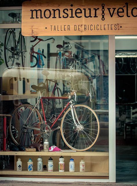 monsieur velo / Barcelona | Flickr - Photo Sharing! Bicycle Cafe, Bicycle Room, Velo Cargo, Coffee Bike, Bicycle Store, Velo Vintage, Speed Bicycle, Bicycle Shop, Cycle Shop