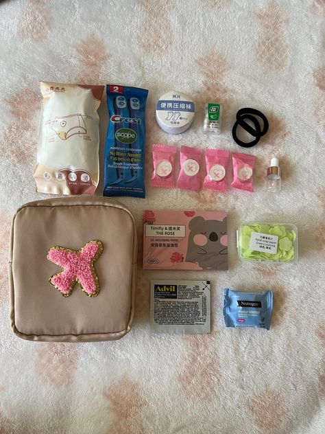 *The size selections are for the disposable underwear*   Introducing the ultimate travel companion! My mini travel pouch is meticulously curated with travel must-haves to enhance your journey. Compact, practical, and ready for your next adventure! ✈️🌍 Mini Travel Pouch Includes:  - 1 pack of 2 Crest no-water toothbrushes - 1 Sealed disposable cotton underwear choose size (S, M, L, XL) They are very stretchy though. - 1 Sealed compressed disposable socks (one size) - 4 Compressed hand towels tha Mini Travel Essentials, Travel Emergency Kit, Pouch Essentials, Preppy Packing, Travel Medicine Kit, Mini Emergency Kit, Nicu Nursing, Traveling Essentials, Everyday Bag Essentials