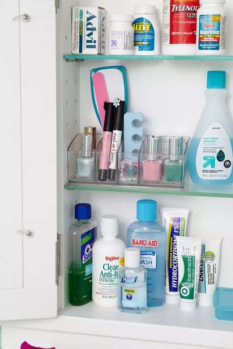 12 Medicine Cabinet Organization Ideas to Streamline Your Daily Routine Bathroom Medicine Cabinet Organization, Medicine Cabinet Storage Ideas, Small Medicine Cabinet Organization, Electric Toothbrush Storage Bathroom, Organize Medicine Cabinet, Medicine Cabinet Organization Ideas, Small Medicine Cabinet, Cabinet Organization Diy, Cabinet Organization Bathroom