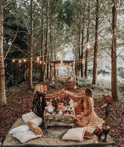 Bumble Bff, Fall Picnic, Picnic Inspiration, Boho Picnic, Romantic Picnics, Boho Life, Boho Garden, Budget Home Decorating, Hippie Life