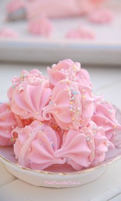 Pink Piccadilly Pastries: Pink Vanilla Meringues with Cotton Candy Whipped C... Baked Meringue, Pink Sweets, Pink Desserts, Meringue Recipe, Pink Vanilla, Meringue Cookies, Pink Foods, Valentines Food, Julia Child