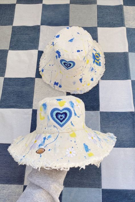 Bucket Hat Painting, Bucket Hat Ideas, Paint Denim, Custom Bucket Hats, Paint Buckets, Splatter Paint, Hat Ideas, Painted Denim, Camping Art