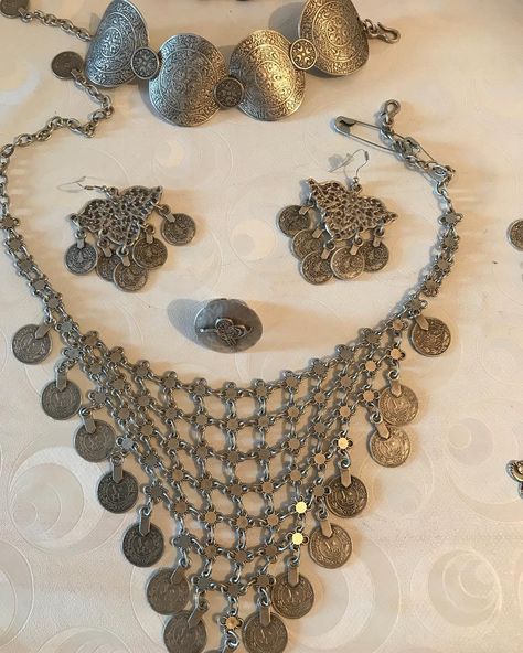 Traditional Albanian Jewelry, Balkan Jewelry, Albanian Traditional, Albanian Culture, Traditional Jewellery, Fantasy Setting, Jewelry Antique, Folk Costume, Play Dress