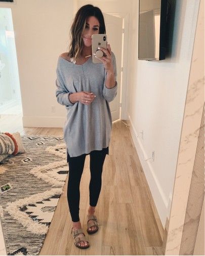 Birkenstock Outfit Fall, Inspire Outfits, Birkenstock Outfit, Look Legging, Sportswear Outfits, Tokyo Street Fashion, Legging Outfits, Beauty And Fashion, Mom Outfits