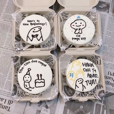 Cute Bento Birthday Cake, Cartoon Bday Cake, Korean Bento Cake Design Birthday, Cute Birthday Bento Cakes, Kue Korean Cake, Cute Bday Cakes For Boyfriend, Cake Korean Design, Aesthetic Bento Cake Birthday, Korean Cake Design Birthdays