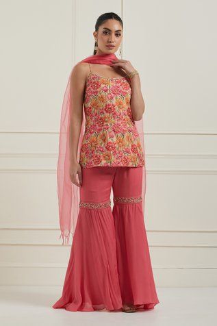 Noodle Strap Kurta, Pink Gharara, Noodle Strap, Short Kurta, Fancy Sarees Party Wear, Simple Pakistani Dresses, Organza Dupatta, Fancy Sarees, Fashion App