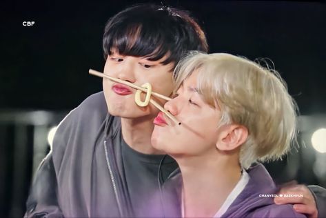 Chanyeol And Baekhyun, Baekhyun And Chanyeol, Chanbaek Fanart, Exo Chanbaek, Exo Funny, Park Chanyeol Exo, Baekhyun Chanyeol, Kpop Couples, Exo Chanyeol