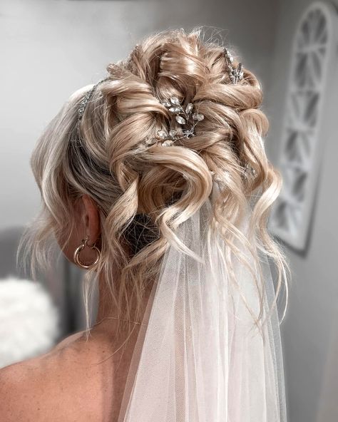 Hair by @topknotsbyaimee Lead Artist Amber @anmbridalhairstylist 🤍 High Updo Wedding Hair With Veil, Wedding Veil With Updo, High Wedding Updo With Veil, High Bridal Updo With Veil, High Updo Wedding With Veil, Bridal High Updo With Veil, Veil Under Updo, Wedding High Updo, Updo With Veil