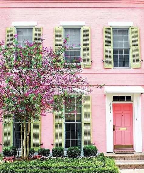 Bright and Colorful Shutters That Add Instant Curb Appeal Pink House Exterior, Window Shutters Exterior, Shutter Colors, Green Shutters, Pink Cottage, Pintura Exterior, Pink Door, Casas Coloniales, Benjamin Moore Colors