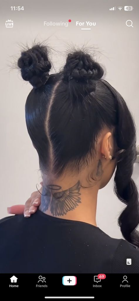 Tattoo Ideas Side Neck, Baddie Ear Tattoos, Back Neck Tattoo Black Women, Small Side Of Neck Tattoo, Black Female Back Tattoos, Tattoo Idea Behind Ear, Wrap Around Ear Tattoo, Partynextdoor Inspired Tattoos, Side Of Ear Tattoos For Women