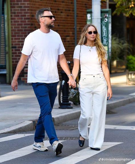 Nyc Boho Outfit, Jennifer Lawrence Street Style Summer, Jennifer Lawrence 2023, Jeniffer Lawrance, Jennifer Lawrence Street Style, Lawrence Jennifer, Jennifer Lawrence Style, Street Style 2023, Monochrome Outfit