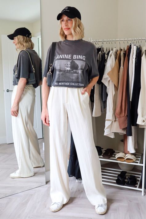 Off White Trousers Women, Wide White Trousers Outfit, White Pants Graphic Tee Outfit, Tshirt Trousers Outfit, Trousers And Trainers Outfit, Off White Trouser Outfit Women, White Wide Trousers Outfit, Wide Leg Trousers And Trainers, Cream Trousers Outfit Casual