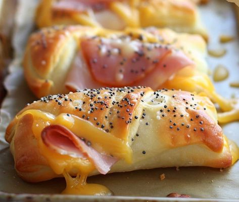 Ham and Cheese Sticks Cheesy Ham, Homemade Foods, Crescent Roll Recipes, Cheese Sticks, Best Cheese, Creamy Cheese, Ham And Cheese, Appetizers Easy, Appetizer Snacks