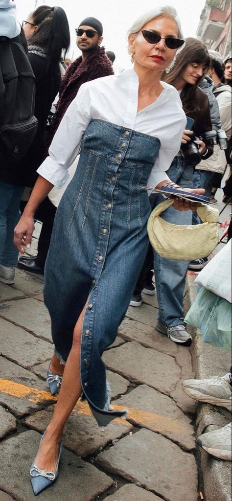 Maxi Dress Street Style 2023, Summer Dresses Street Style 2023, Denim Fall 2023, Madrid Street Style 2023, Denim Trends 2023/2024, Jeans Street Style 2023, Denim Street Style 2023, Denim Dress Street Style, Streetstyle 2023 Women