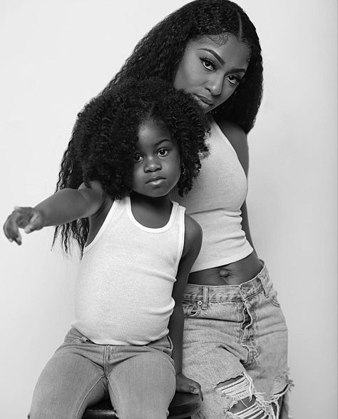 Photoshoot Mirror, Mommy Daughter Photography, Mommy Daughter Photoshoot, Mommy Daughter Pictures, Daughter Photo Ideas, Mommy Daughter Photos, Daughter Photoshoot, Mother Daughter Photoshoot, Mommy And Baby Pictures