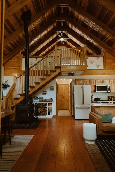 Charming, dog-friendly cabin with cedar hot tub - Cabins for Rent in Packwood, Washington, United States - Airbnb Cabin Homes Interior, Modern Cabin Interior, Small Barn House, Farm Style House, Cedar Hot Tub, Cabin Loft, Cabin Interior Design, Log Cabin Interior, Log Cabin Designs