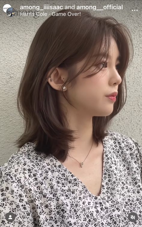 Korean Short Hair, Hair Inspiration Long, Layered Haircuts For Medium Hair, Hair Cutting Videos, Hair Inspiration Short, Hairstyles For Layered Hair, Shoulder Length Hair Cuts, Round Face Haircuts, Short Hair Styles For Round Faces