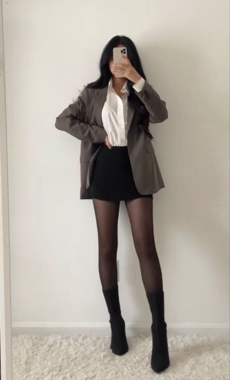 Aesthetic Closet, Outfit Ideas For Teens, Trending Dress, Capsule Closet, Stylish Aesthetic, Tiktok Outfits, Aesthetic Outfit Ideas, Classy Work Outfits, Closet Essentials