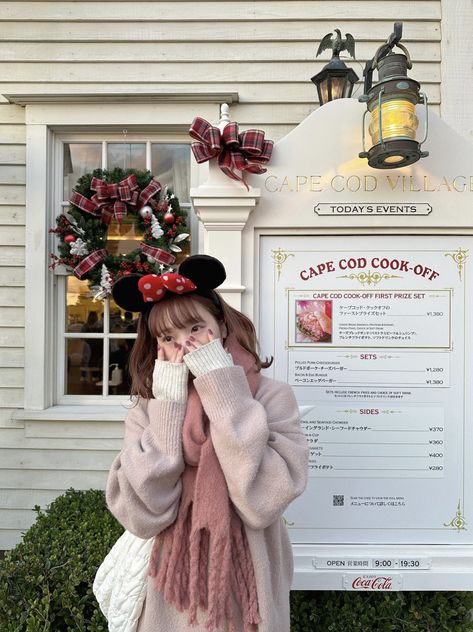 Tokyo Disneyland Outfit Winter, Tokyo Disneyland Outfit, Disneyland Winter Outfit, Disneyland Outfits Winter, Disney Outfits Winter, Disney Winter Outfits, Decoden Toploader, Disneyland Outfit Winter, Disneyland Outfit Spring