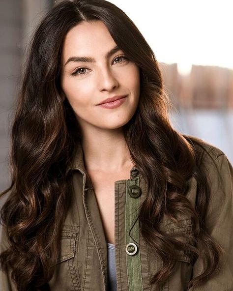 Kayla Compton Kayla Compton, Team Flash, Female Character Inspiration, The Ceiling, Woman Crush, Brunette Hair, Vintage Hairstyles, The Flash, Favorite Celebrities