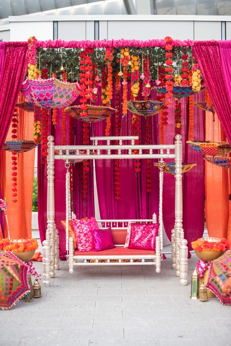 Mehndi Stage Decor, Board Decoration Ideas, Haldi Decoration Ideas, Mehendi Decor Ideas, Mehndi Party, Wedding Setup, Wedding Decor Photos, Wedding Entrance Decor, Mandap Decor