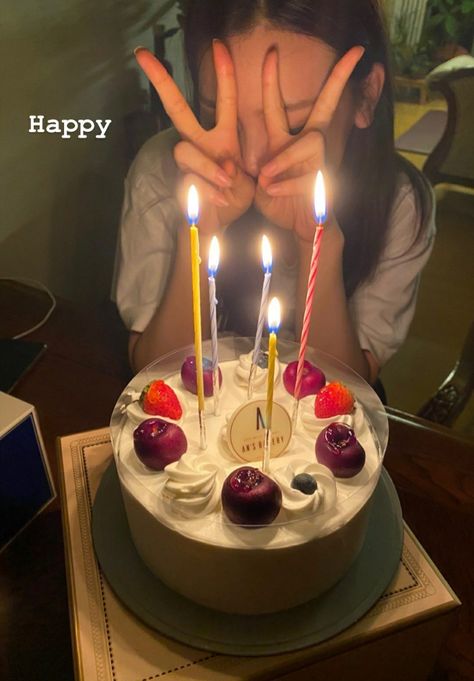 Birthday Cake Ig Story, Dr Photos, 19th Birthday Cakes, Cake Story, Cute Birthday Pictures, Bday Party Theme, Birthday Post Instagram, Creative Birthday Cakes, 사진 촬영 포즈