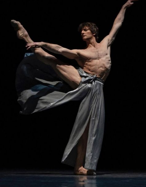 Male Ballet Dancers Outfit, Male Acrobat Poses, Male Ballet Outfit, Dancer Aesthetic Male, Male Ballet Poses, Male Dance Poses, Male Ballet Dancers Aesthetic, Ballet Dancer Male, Ballet Dancer Tattoo