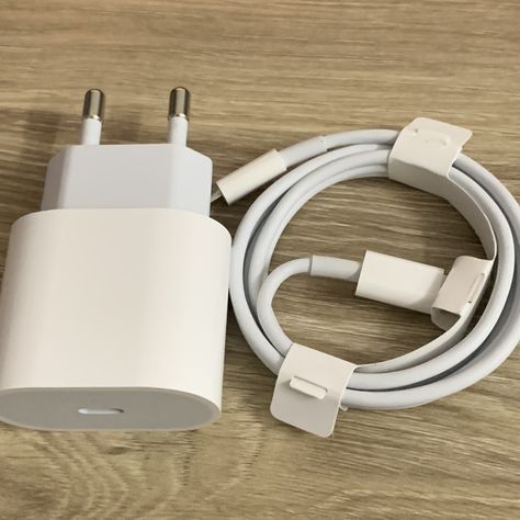 Très bon chargeur avec la capacité des chargeur très rapidement très efficace et durable Usb Adapters, 12 12, 13 Mini, Iphone 13, Ipad, Smartphone, Mural, Collage, Iphone