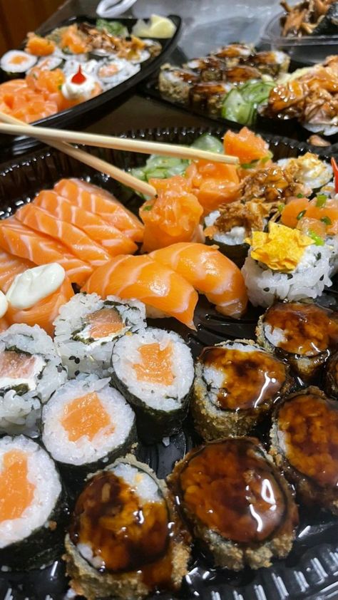 Jantar Fake Story, Sushi Fake Story, Salty Foods, Sushi Recipes, Fancy Food, Healing Food, Fake Food, Fake Story, Pretty Food