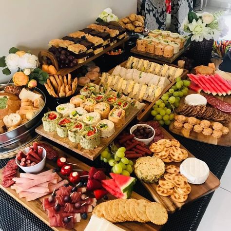 Birthday Appetizers, Snack Platters, Birthday Catering, Birthday Snacks, Birthday Party Snacks, Snack Platter, Party Food Buffet, Grazing Table, Charcuterie And Cheese Board