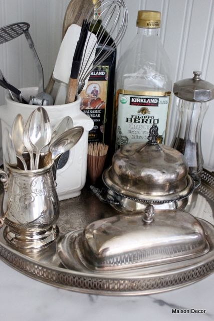 Decorating with Silver - great post on ways to use your silver collection - Amy Chalmers, via Maison Decor 8 Bandeja Bar, Powder Room Sink, Silver Display, Silver Trays, Silver Decor, Silver Collection, Vintage Silverware, Deco Table, Silver Pieces