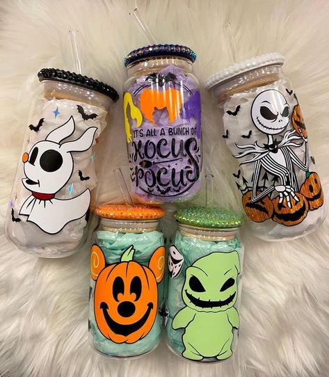 Oogie Boogie Glass Cup, Glass Custom Cups, Oogie Boogie Cup, Glass Halloween Cups, Spooky Glass Cups, Halloween Business Ideas, Halloween Tumbler Ideas Vinyl, Custom Cup Ideas Vinyl, Halloween Cups Designs