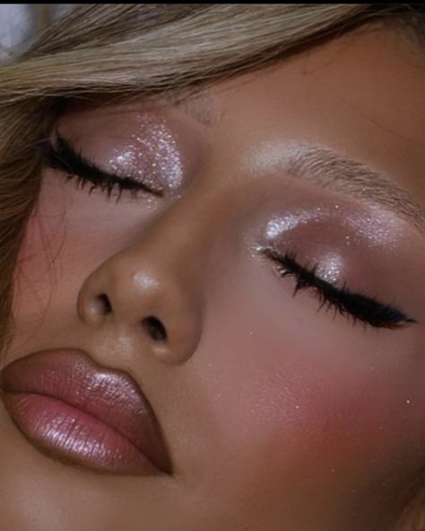 Pink Glowy Makeup Looks, Ethereal Glitter Makeup, Bridal Shower Makeup Guest, Shimmery Eyeshadow Looks, Concert Makeup Looks Easy, Pink Winter Makeup, Light Pink Makeup Looks Natural, Makeup For Pink Outfit, Glowy Eye Makeup