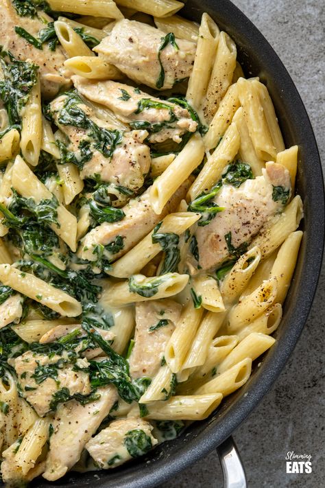 Pasta And Spinach, Creamy Chicken Spinach Pasta, Creamy Spinach Chicken, Spinach Pasta Recipes, Creamy Garlic Pasta, Chicken Spinach Pasta, Chicken Ranch Pasta, Pasta Cremosa, Pasta Chicken