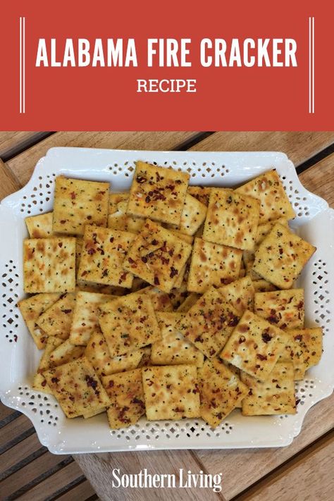 Alabama Fire Crackers Recipe, Saltine Cracker Recipes, Spicy Crackers, Crackers Appetizers, Seasoned Crackers, Fire Crackers, Saltine Crackers, Snack Mix Recipes, Cracker Snacks