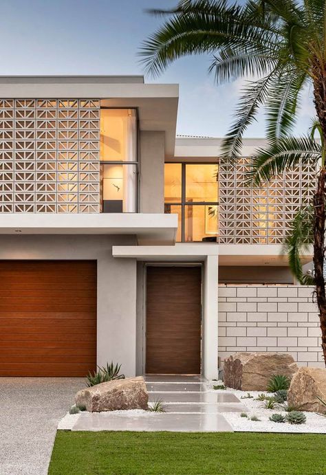 Breeze blocks are one of this year’s biggest trends and for good reason! Here are 10 homes that get breeze blocks right. Block Wall Ideas, Exterior Cladding Options, Palm Springs Homes, وابي سابي, Palm Springs Houses, Wall Plants, Palm Springs Architecture, Breeze Block Wall, Privacy Wall