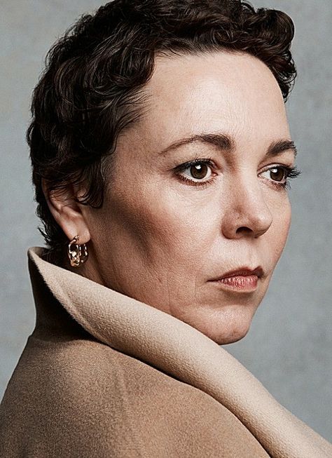 Olivia Colman photographed by Matt Holyoak Olivia Coleman Short Hair, Maege Mormont, Celebrity Headshots, Olivia Coleman, Complex Characters, Olivia Colman, Unique Faces, Beyond Beauty, Shadow Art