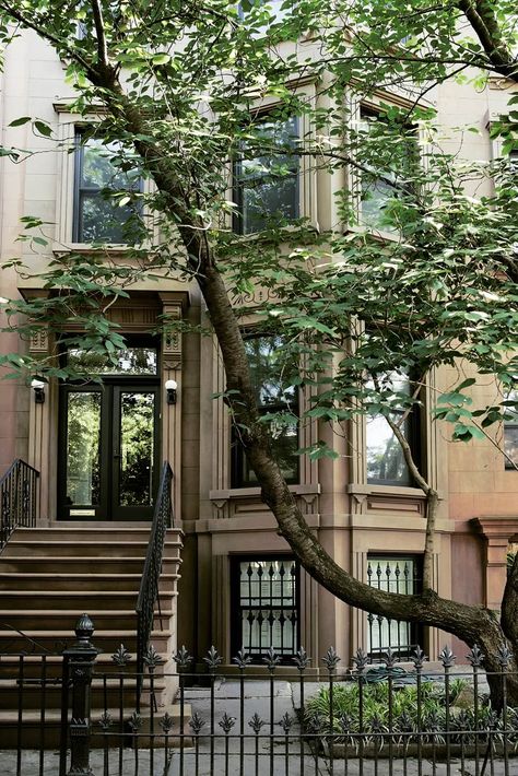 Brooklyn Townhouse Exterior, Prospect Heights Brooklyn, New York Brownstone Interior Living Room, Brownstone Front Garden, New York Brownstone Interior, Brooklyn Apartment Aesthetic, Brooklyn Brownstone Interior, Nyc Bloxburg, Brownstone Renovation