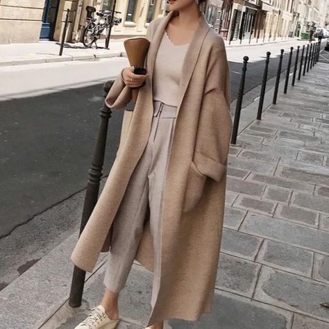 Women's Oversized Coats. I love the all popular camel-tan coat. This coat is timeless and will never go out of style. Add a belt to your coat. Oversized Sweater Coat, Women Long Cardigan, Tan Coat, 일본 패션, Elegant Coats, Long Knit Cardigan, Cardigan Style, Stripe Outfits, Looks Street Style