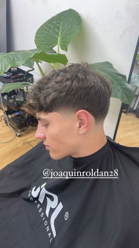 White Boy Curly Haircut, Low Taper Fade Haircut Straight Hair Boy, Low Taper Fade Haircut Straight Hair, White Boy Haircut, Taper Fade Mullet, Blowout Taper Fade, White Guy Haircuts, Low Drop Fade, Taper Homme