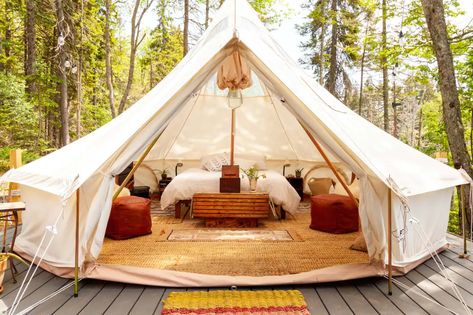 Glamping Party Ideas, Bell Tent Interior, Outdoor Glamping, Yurt Interior, Glamour Camping, Tent Platform, Lawn Wedding, Glam Camping, Yurt Tent